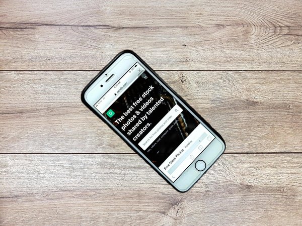 Comment les marques de mode durable peuvent-elles utiliser le marketing digital pour sensibiliser à la durabilité auprès des jeunes adultes ?