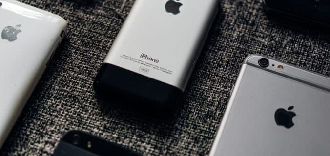 silver iphone 6 and space gray iphone 6
